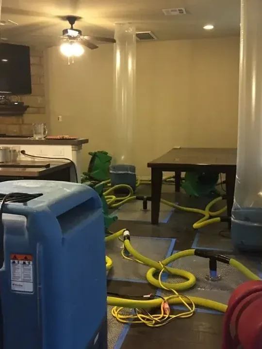 Air scrubber and drying equipment running in a closed room